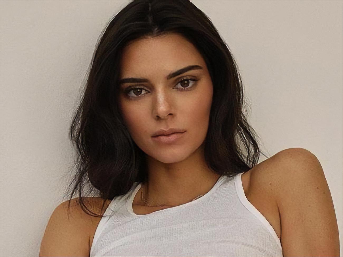 Дженнер присоединилась к флешмобу по просьбе жены Бибера