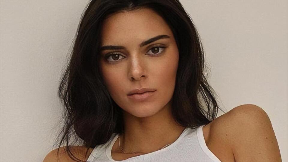 Дженнер присоединилась к флешмобу по просьбе жены Бибера