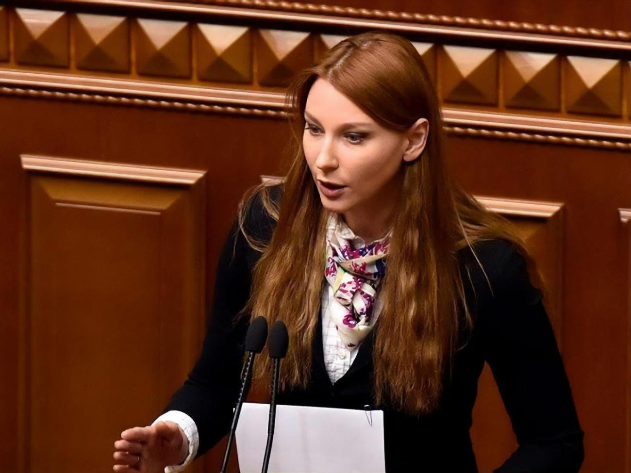 Червакова: Предлагаю не запретить, а разрешить материться человеку, который попал себе молотком по пальцу