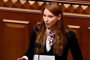 Червакова: Предлагаю не запретить, а разрешить материться человеку, который попал себе молотком по пальцу