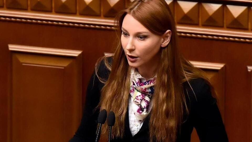 Червакова: Пропоную не заборонити, а дозволити матюкатися людині, яка влучила собі молотком по пальцю