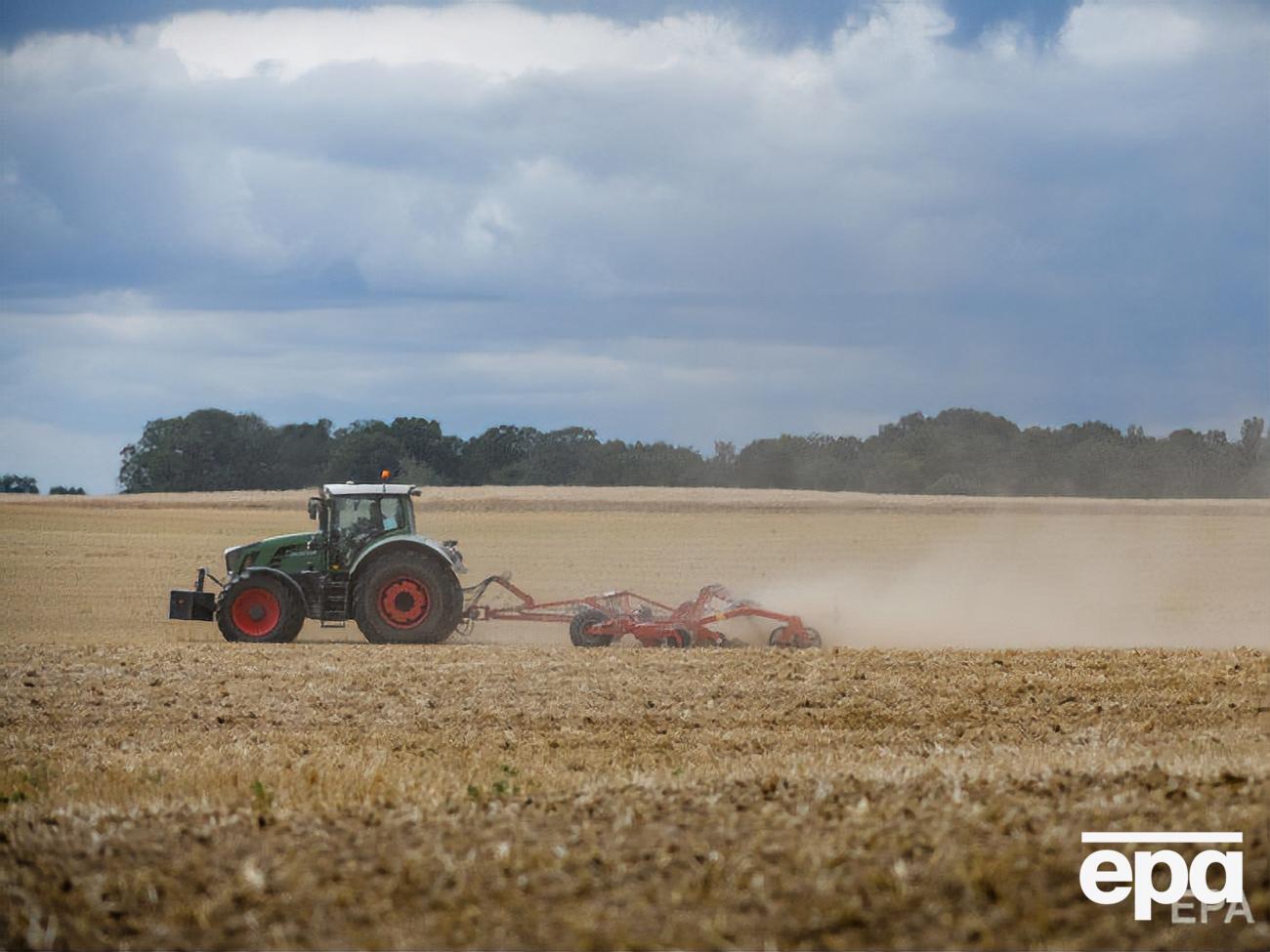 Мораторий на продажу земли действует до 1 января 2020 года