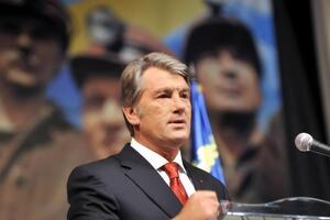Ющенко: По версии Горбатюка, якобы именно Ющенко еще до Оранжевой революции "вступил в сговор" с Януковичем