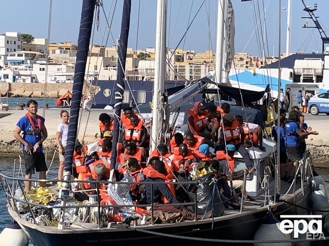 За время миссии ЕС по патрулированию Средиземного моря были спасены тысячи людей