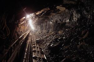 В шахте произошло короткое замыкание силового кабеля с последующим возгоранием