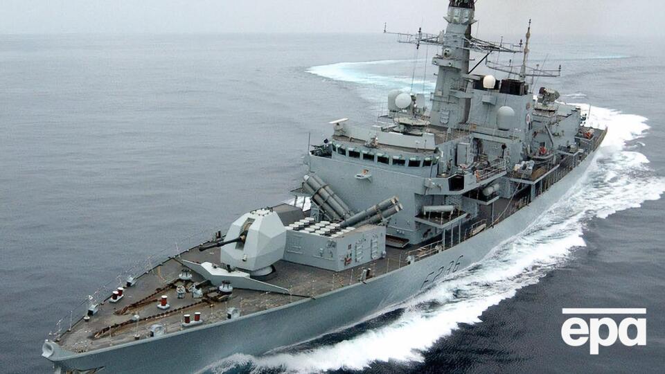 Фрегат Королівського флоту HMS Montrose змусив іранські кораблі відступити
