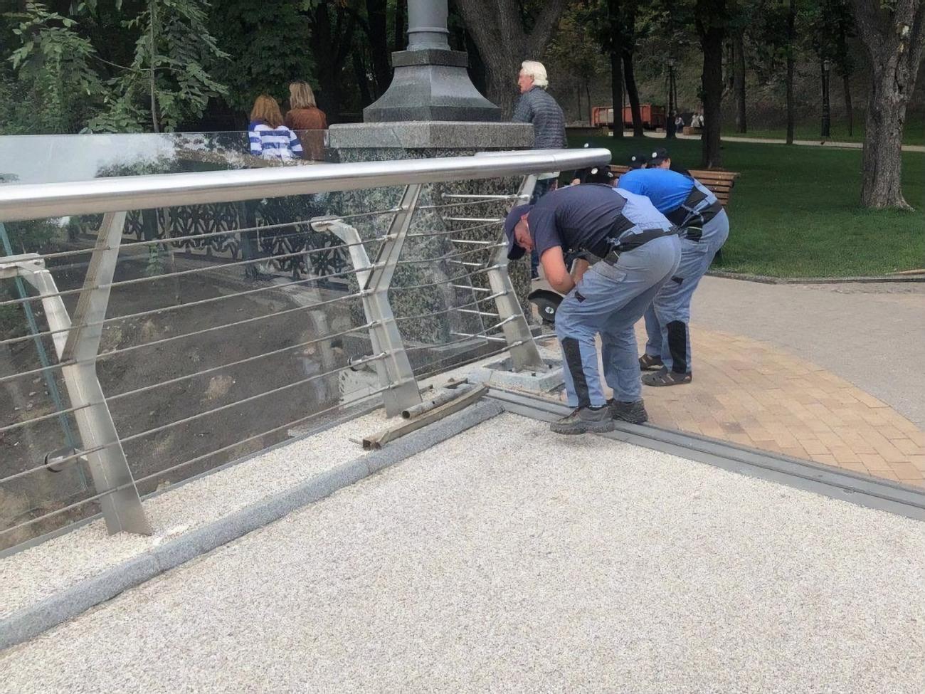 Трещину устранит подрядчик, отметили в КГГА