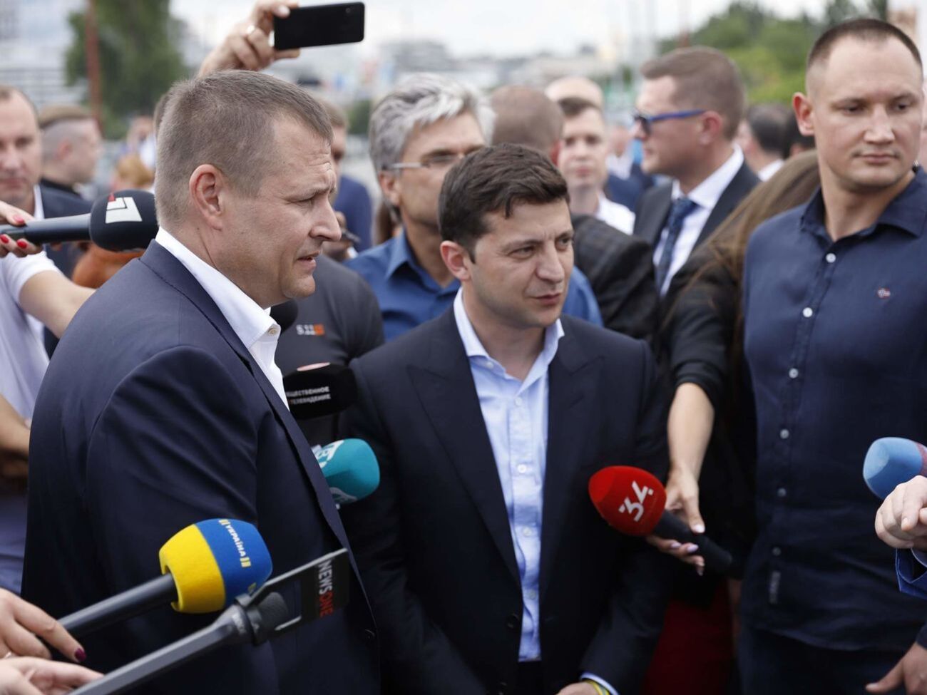 Борис Филатов (слева): Мы можем со всей ответственностью сказать, что уже на День города новый мост будет открыт