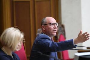 Парубий: Заявляю, что Зеленский не может вносить в законопроект предложения и ветировать его