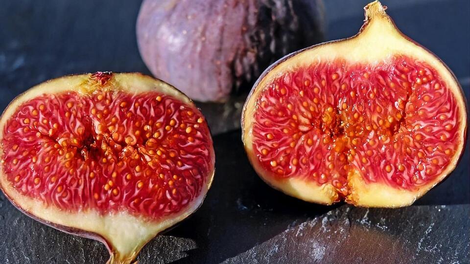 Інжир їдять сирим і використовують для приготування страв
