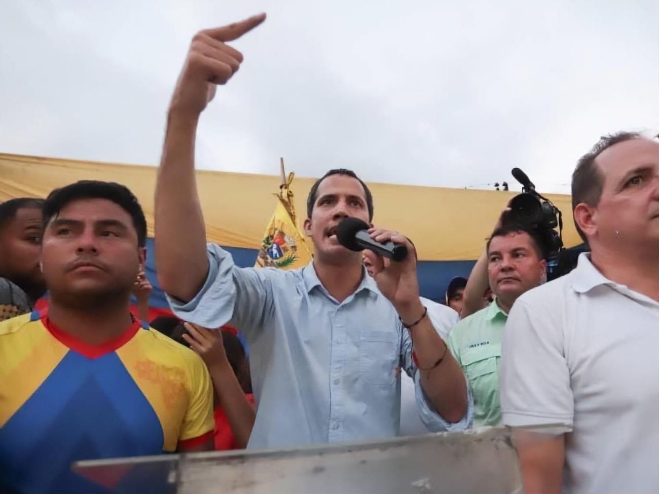 За словами Гуайдо, викрадені опозиціонери охороняли його сім'ю