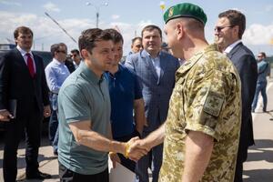 Зеленский посетил КПВВ "Чонгар"
