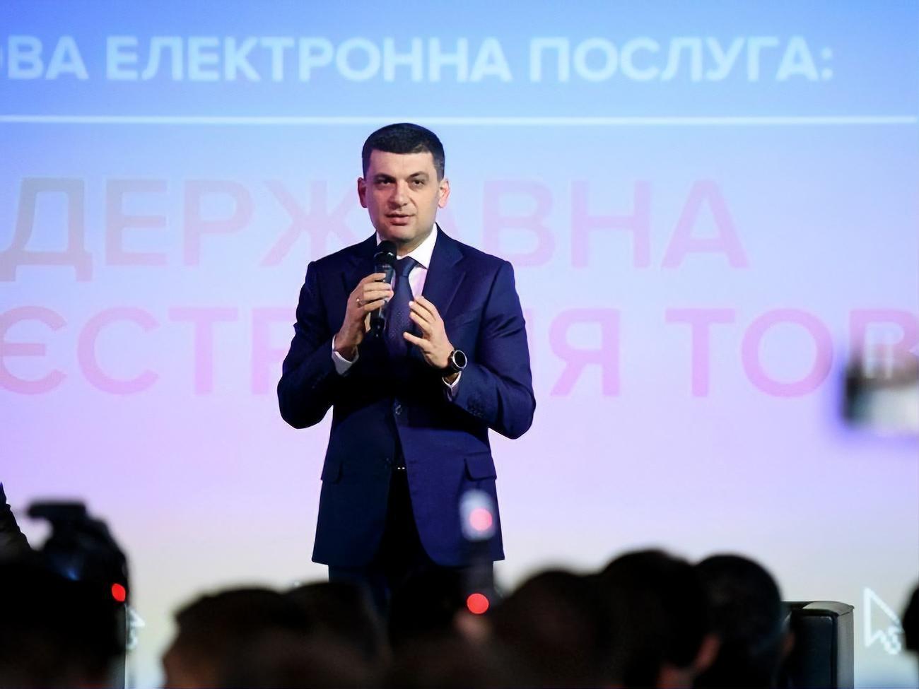 За словами Гройсмана, про відновлення авіасполучення з Росією поки не може бути мови