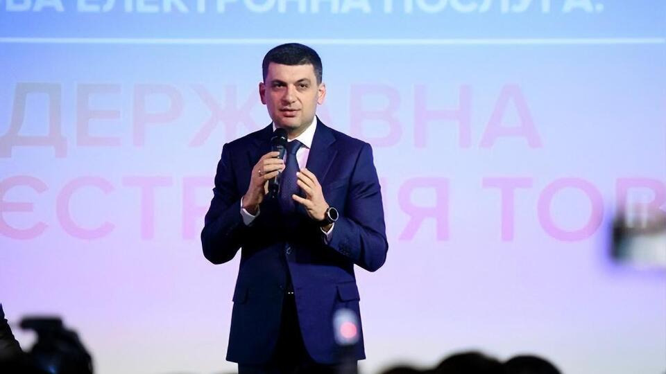 За словами Гройсмана, про відновлення авіасполучення з Росією поки не може бути мови