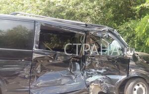 За даними ЗМІ, мікроавтобус потрапив у ДТП з автобусами, які перевозили дітей