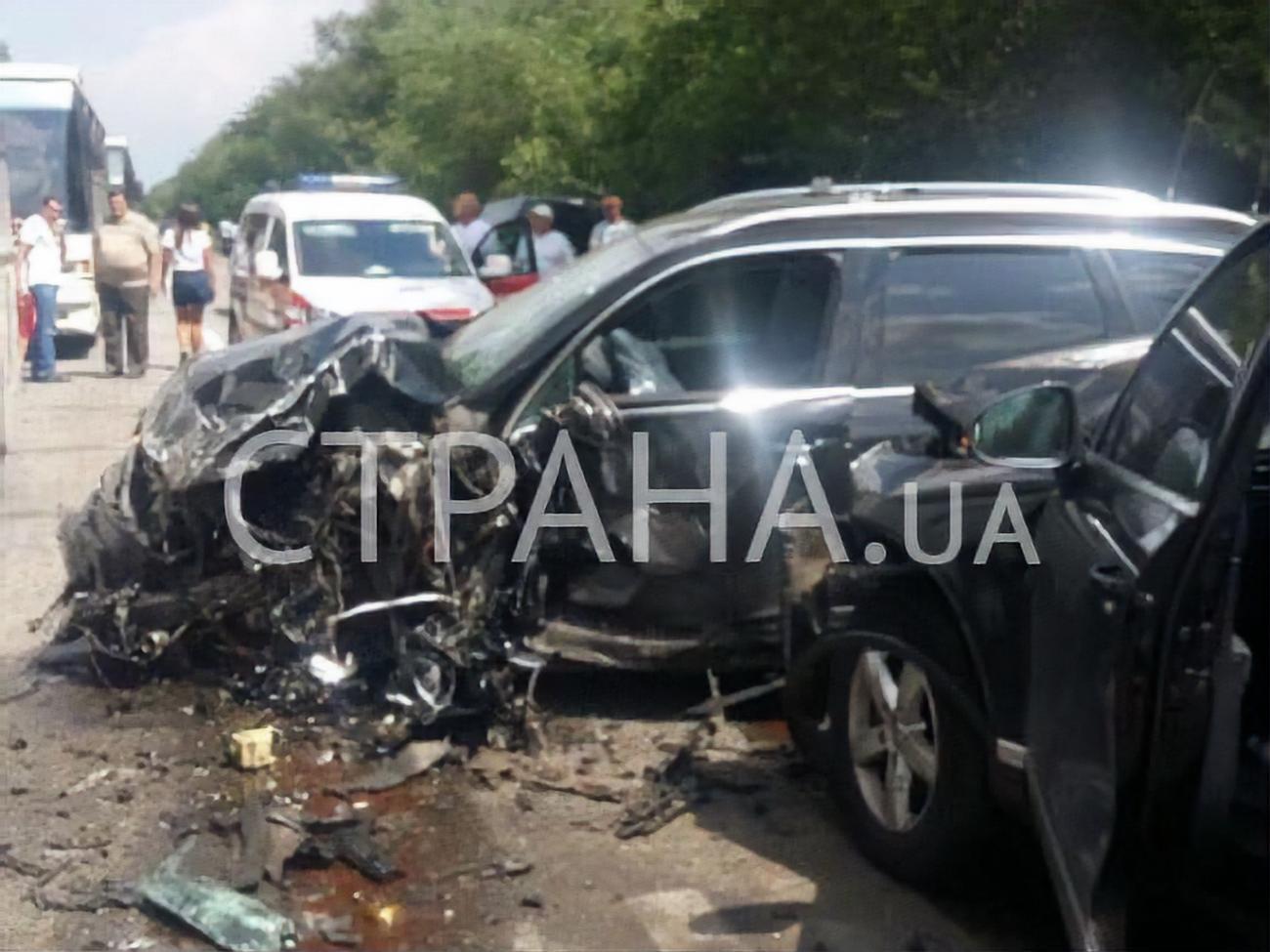 По данным "Страны", автомобили из президентского кортежа обгоняли автобусы с детьми