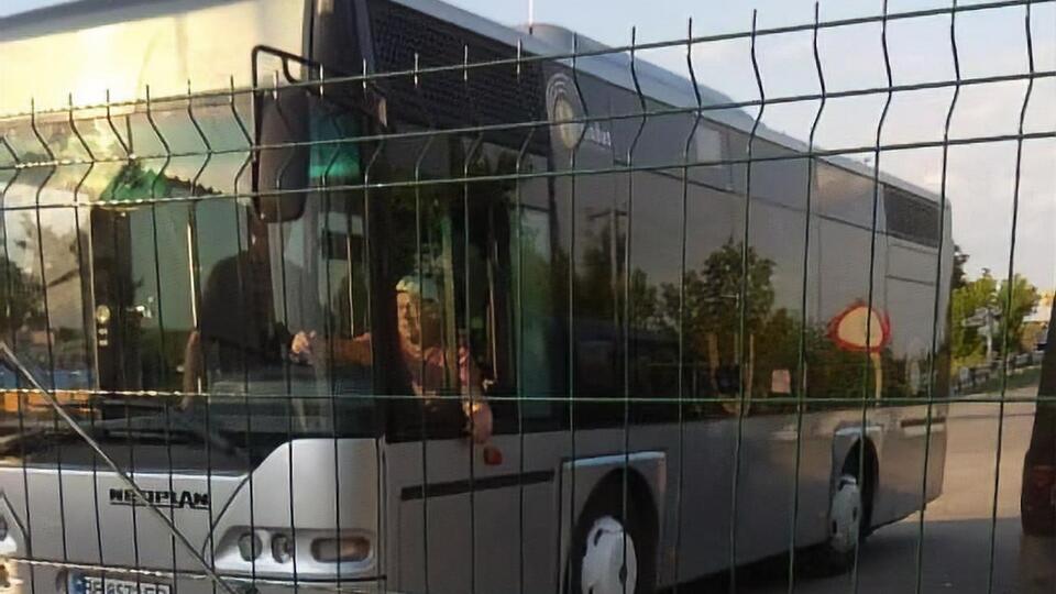 Автобус призначено для перевезення людей похилого віку та інвалідів