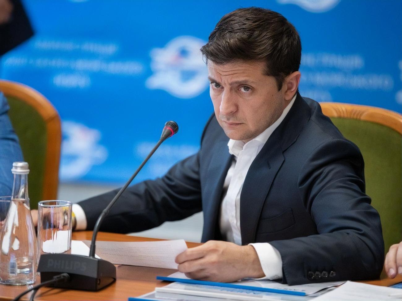 Владимир Зеленский:&nbsp;А можно услышать конкретные вещи? Что здесь вообще происходит? Не политическим языком, а предметным