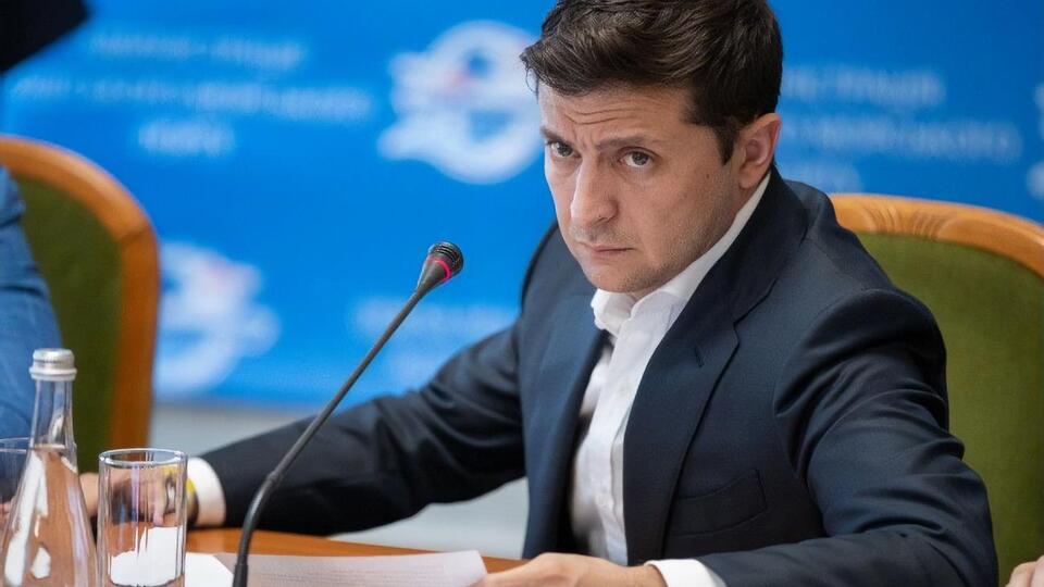 Владимир Зеленский: А можно услышать конкретные вещи? Что здесь вообще происходит? Не политическим языком, а предметным