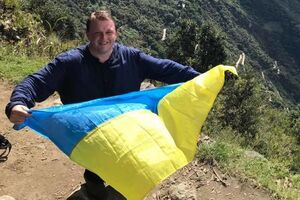 Просто перед виборами уряд ухвалив рішення про різке зростання зарплат учителям. Це пахне популізмом і дорого коштуватиме економіці