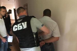 СБУ задержала организатора противоправной сделки, когда он прибыл на подконтрольную украинской власти территорию