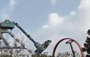 На аттракционе в момент обрушения находился 31 человек