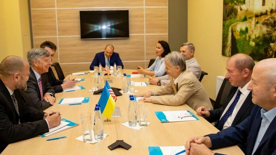 Тейлор зустрівся з Джемілєвим та Умеровим