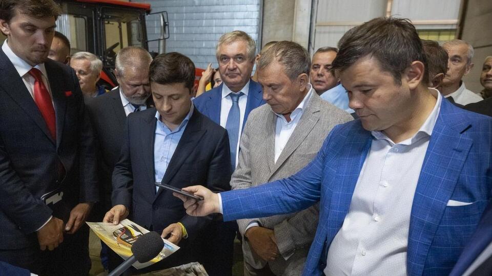 В правительстве отметили, что сейчас фактически всю коммуникацию президента контролирует глава его офиса Андрей Богдан
