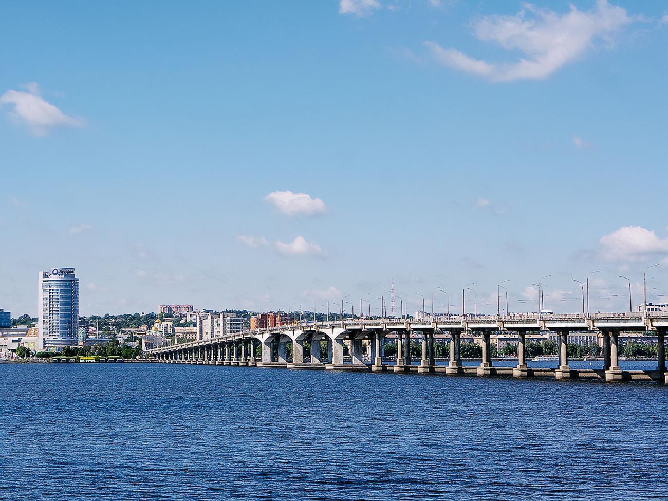 Мост в Днепре не ремонтировали 50 лет