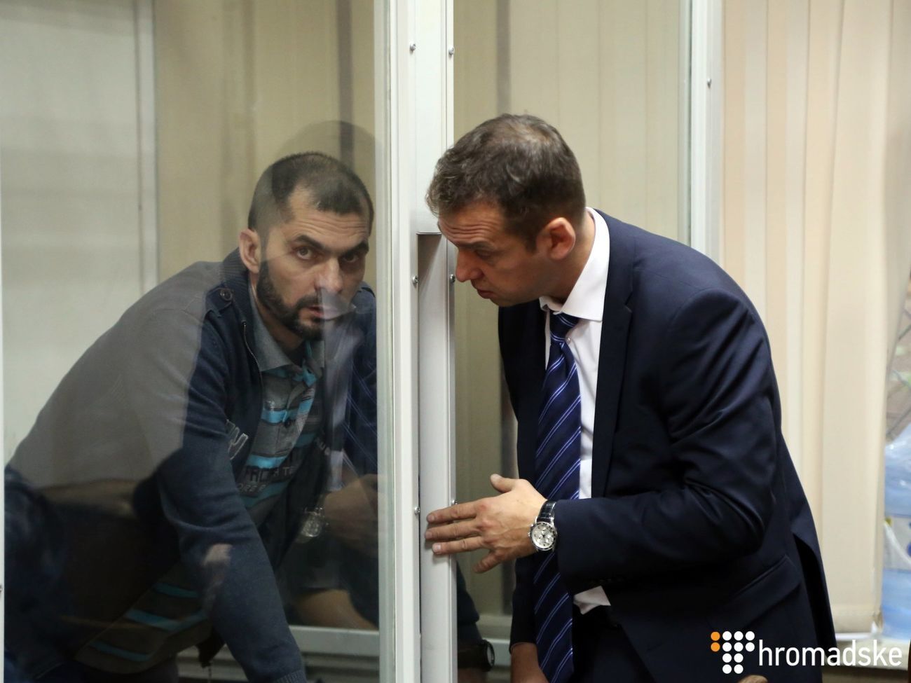 Арест Янишевскому (слева) продлевали около 20 раз
