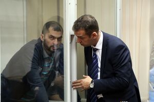 Арешт Янішевському (ліворуч) продовжували приблизно 20 разів