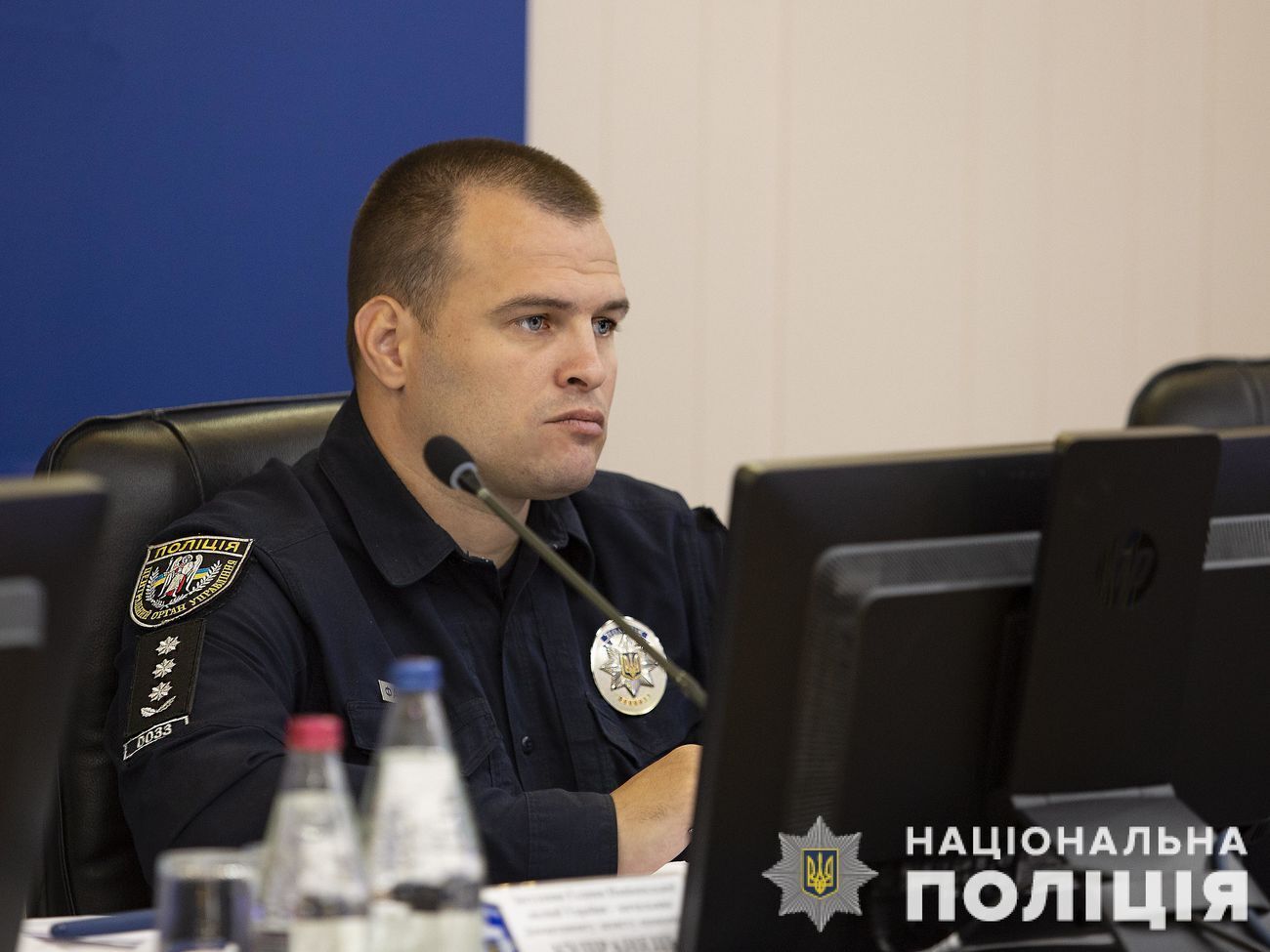 Полиция также охраняет места, где размещаются прибывшие в Украину международные наблюдатели