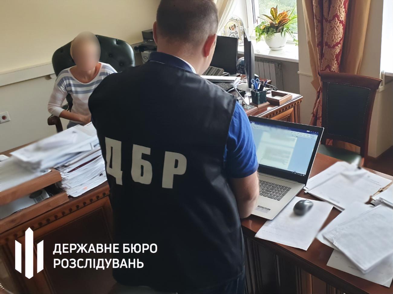 В ГБР сообщили, что "чиновники не осуществляли таможенный контроль за товарами одного из крупных международных производителей табачной продукции"
