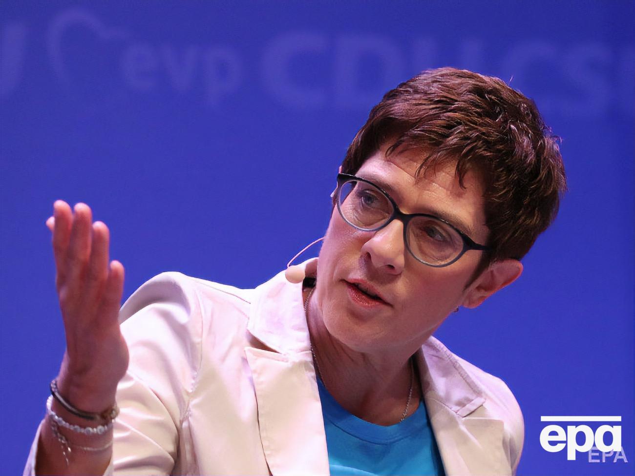 Крамп-Карренбауер очолить міноборони Німеччини