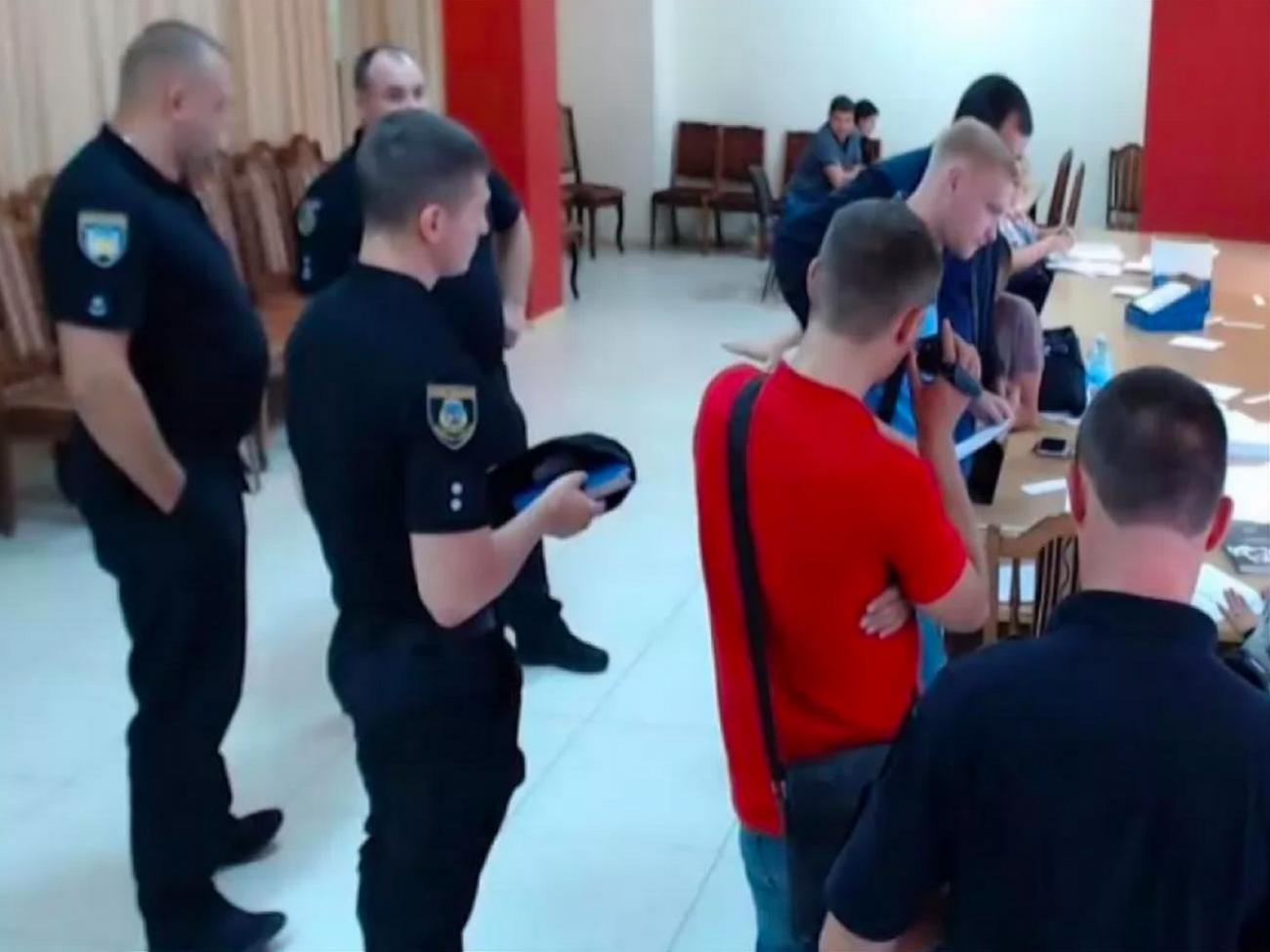 Работа комиссии полностью парализована, заявила ее руководитель