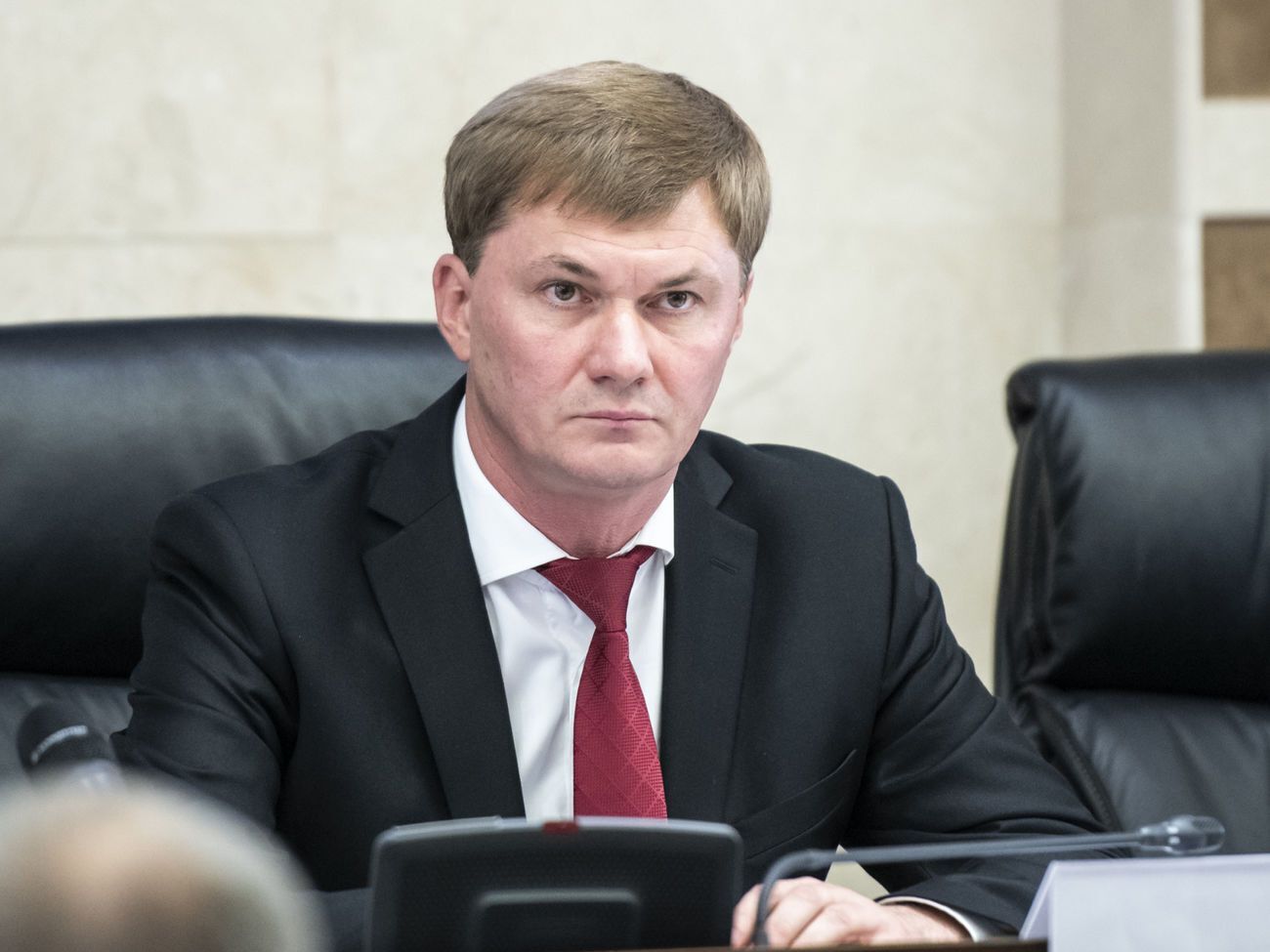 Власов написав заяву про звільнення на вимогу президента України