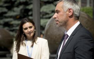 Рябошапка заявил, что к Зеленскому обратилось "много людей", которые не успели вовремя растаможить автомобили