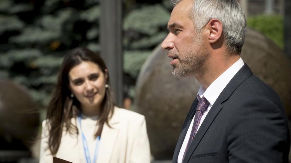 Рябошапка заявил, что к Зеленскому обратилось "много людей", которые не успели вовремя растаможить автомобили