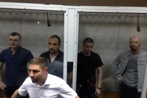 Тамтуру (другий зліва) відпустили під домашній арешт 16 липня