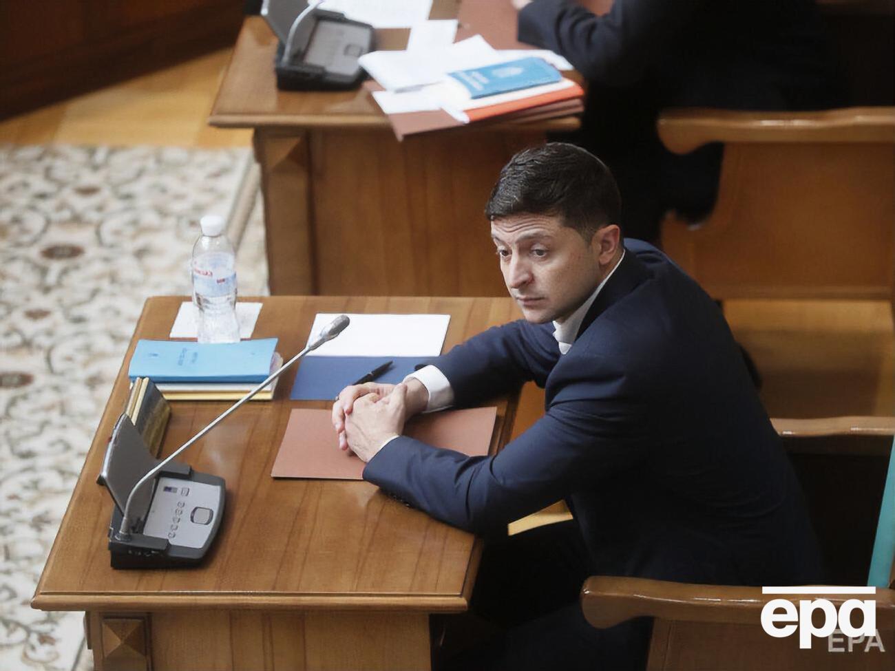 Більш ніж половина опитаних позитивно оцінює дії Зеленського