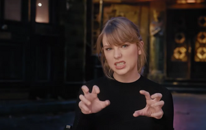 Свифт исполняет одну из ролей в мюзикле