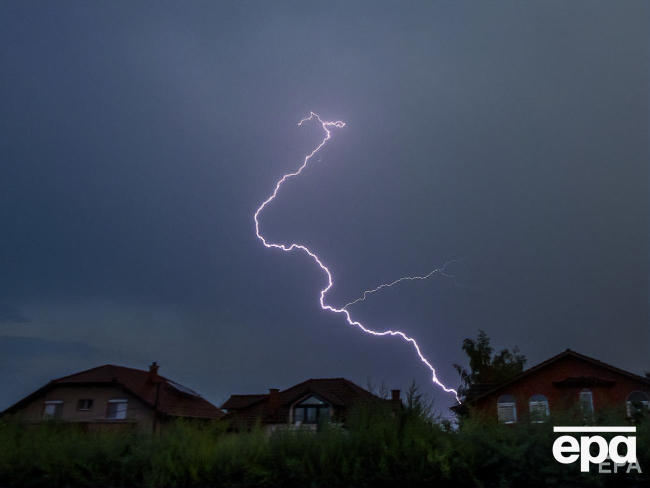 Блискавка вразила село Дханпур