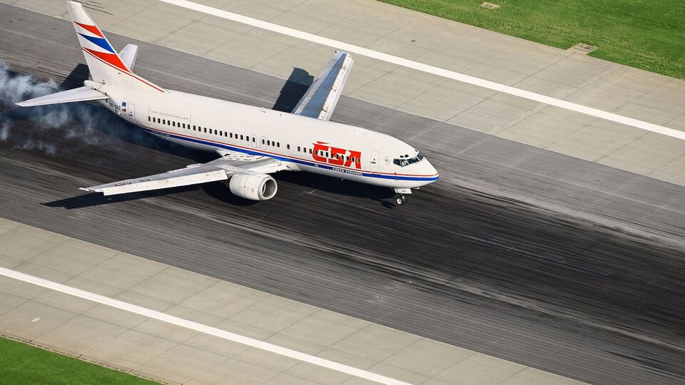 У чеському мінтрансі назвали ситуацію, що склалася з польотами, наслідком відсутності згоди між авіаційною владою Чехії та РФ