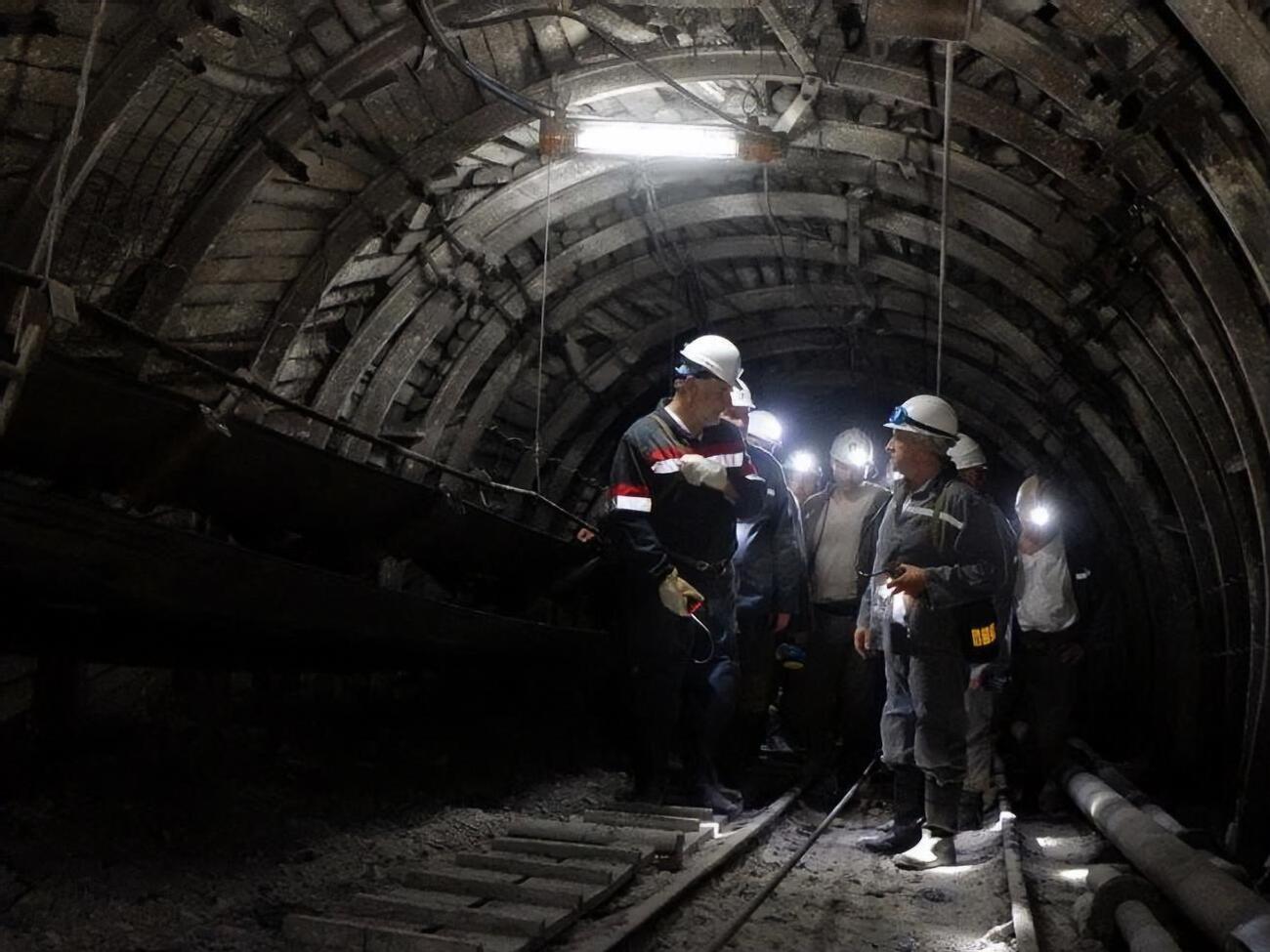 У Луганській області знеструмлено кілька шахт, гірники влаштували протест і відмовляються підніматися на поверхню