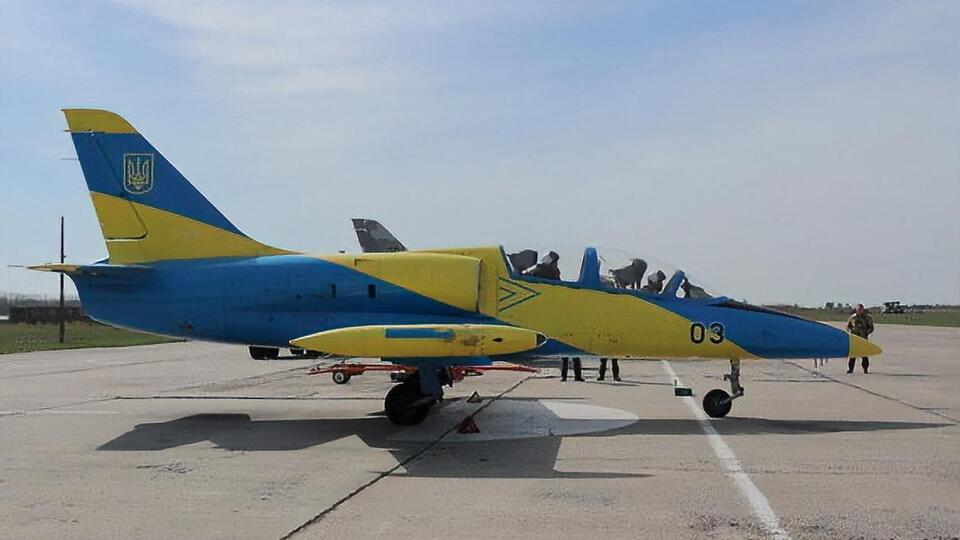 По предварительной информации, в самолете L-39 отказал двигатель