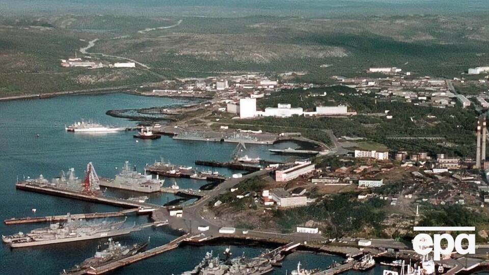 За даними джерела, постраждалий підводний човен доправили на базу в Сєвєроморськ