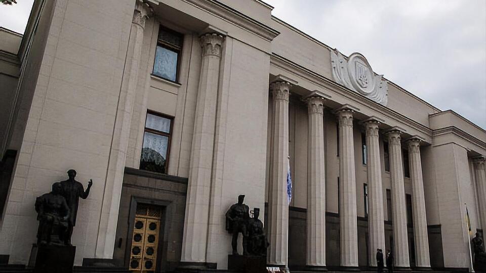 Соціологи з'ясовували ставлення виборців до політичних партій напередодні позачергових виборів
