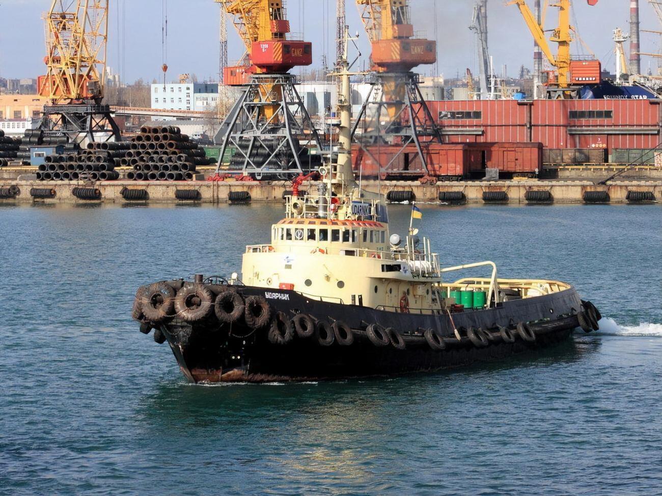 Журналисты утверждают, что эти же буксиры в прошлом году пытались сдать в аренду частной компании по заниженной в два &ndash;&nbsp;три раза стоимости