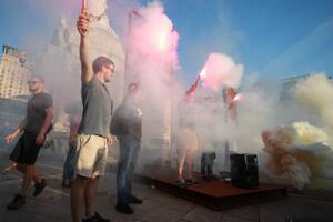 "Який нах...й Шарій?" У Києві на Майдані протестували проти реєстрації Шарія та Клюєва кандидатами в нардепи. Фоторепортаж