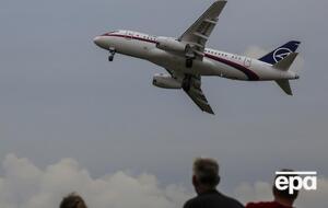 Во время полета в кабине пилотов лопнуло стекло